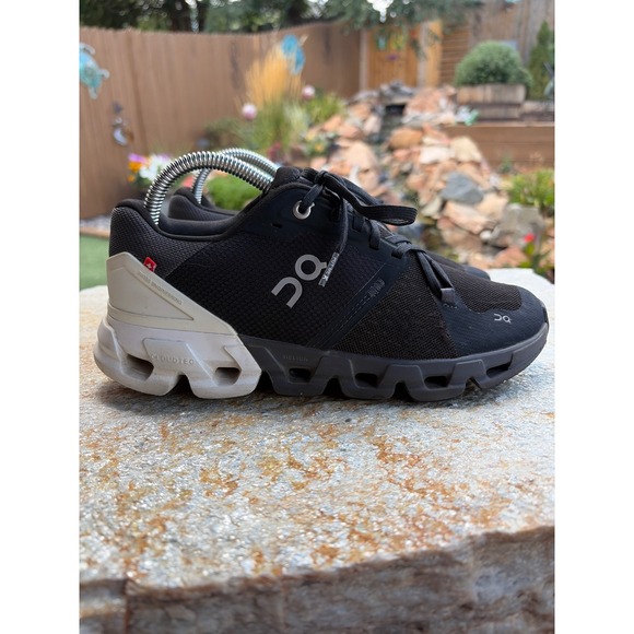 On Shoes - On Cloudflyer Womens Running Shoes Black White 71.98671 Size 7.5